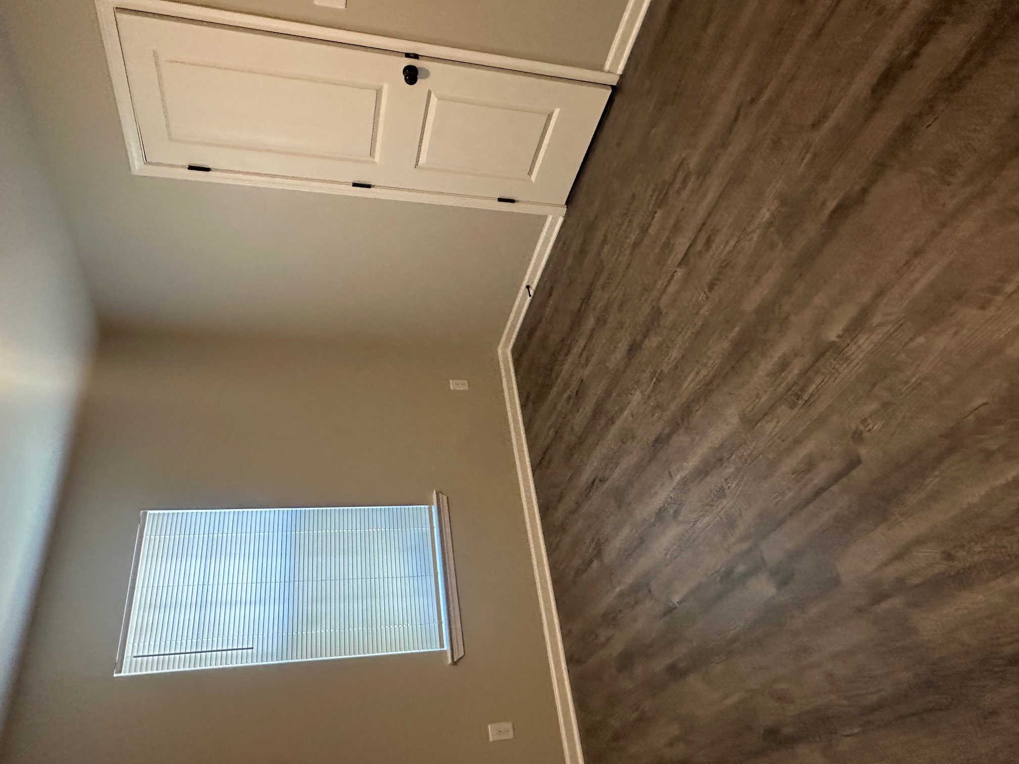 Modern vanity and mirror in fully updated bathroom of Memphis new construction property