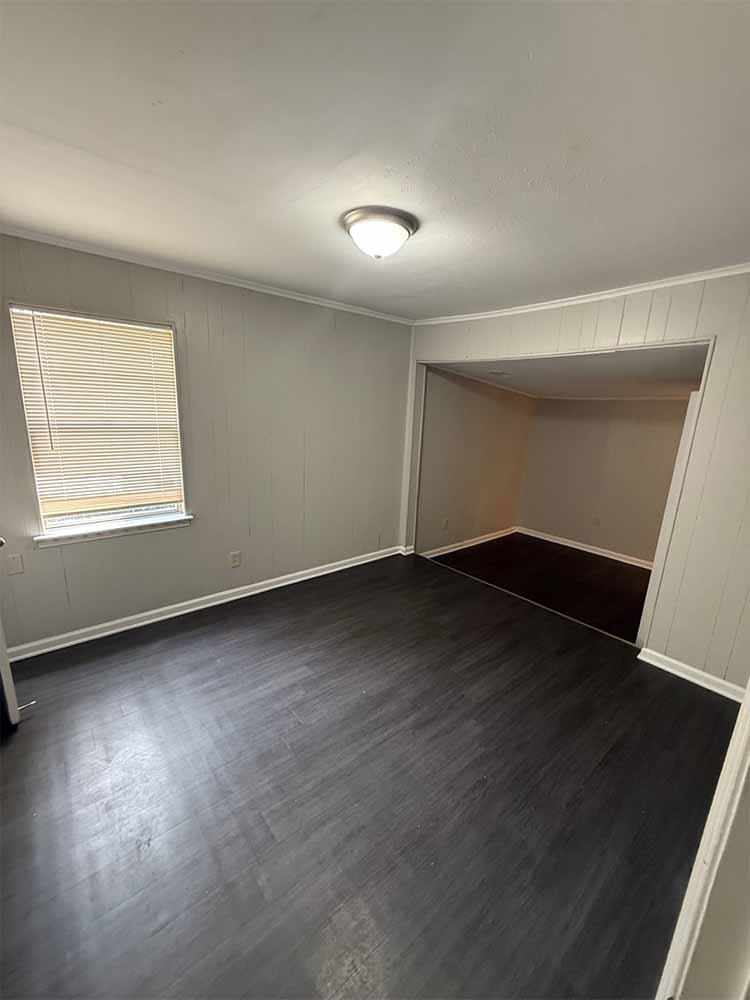 Driveway and off-street parking area in 38127 home