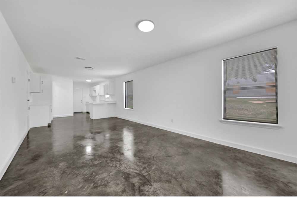 Hall bath—modern, low-maintenance fixtures perfect for Memphis investment property