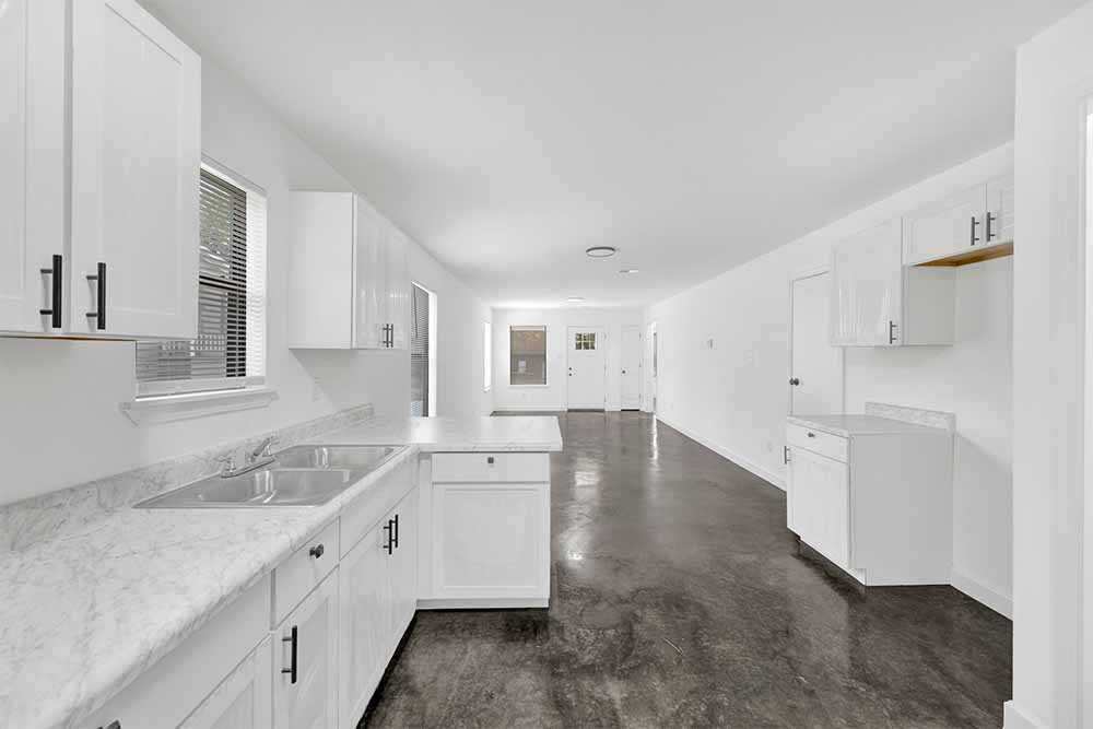 Hallway and trim detail—fresh, move-in ready Whitehaven Memphis home for sale