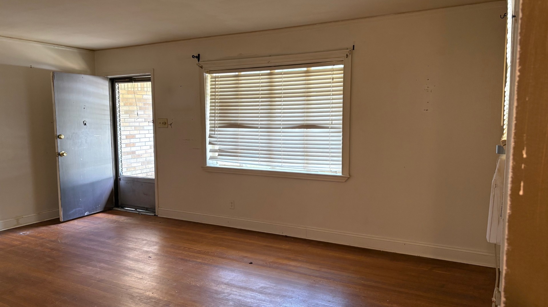 Side angle of 3 bedroom home exterior in East Memphis for sale