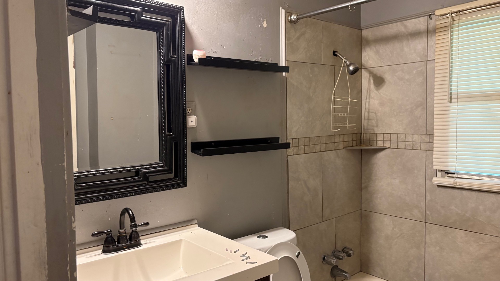 Third bedroom perfect for guests or office use