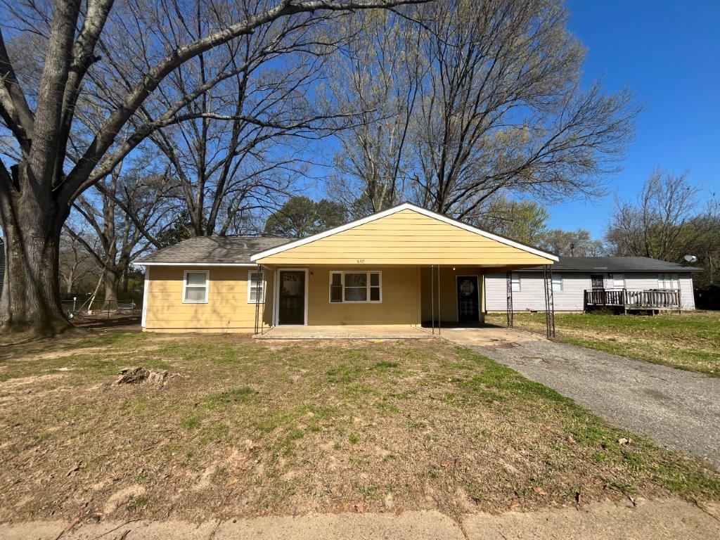 Living room of fully renovated rental property in Memphis 38127