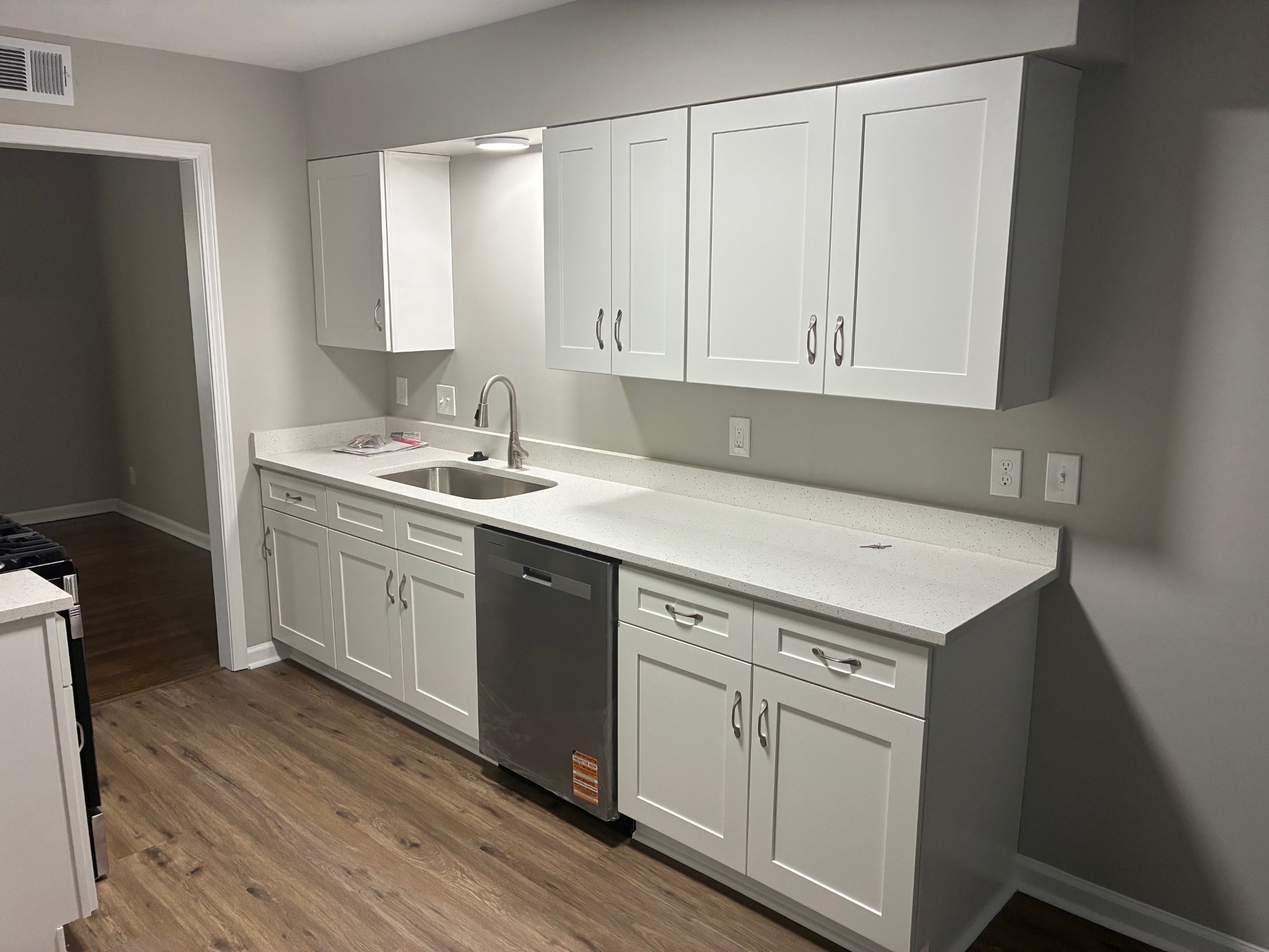 Updated Full Bathroom with Modern Fixtures - Memphis TN 38118