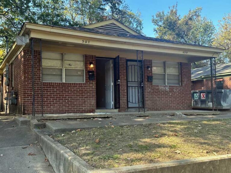 Duplex for sale in Memphis, TN - 499 Baltimore Street, Memphis, TN 38111 - 2 units each can be rented as a 2/1 for $1000 a month.