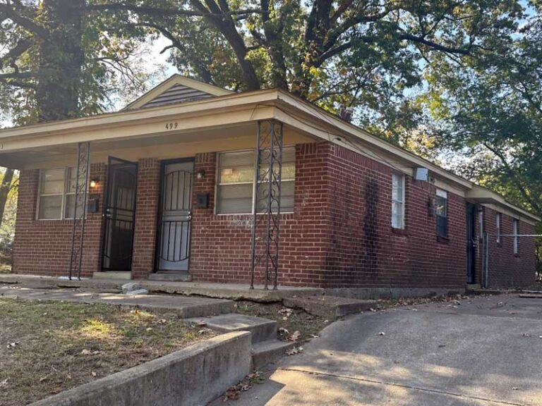 Duplex for sale in Memphis, TN - 499 Baltimore Street, Memphis, TN 38111 - 2 units each can be rented as a 2/1 for $1000 a month.