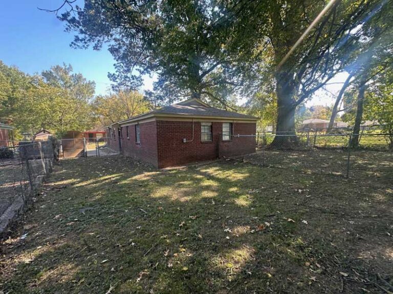 Duplex for sale in Memphis, TN - 499 Baltimore Street, Memphis, TN 38111 - 2 units each can be rented as a 2/1 for $1000 a month.