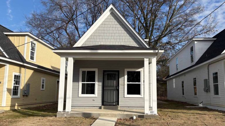 Front view of 992 Seattle Drive, Memphis TN 38114.