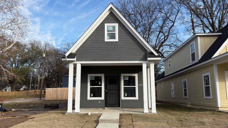 Front view of 996 Seattle Drive, Memphis TN 38114.