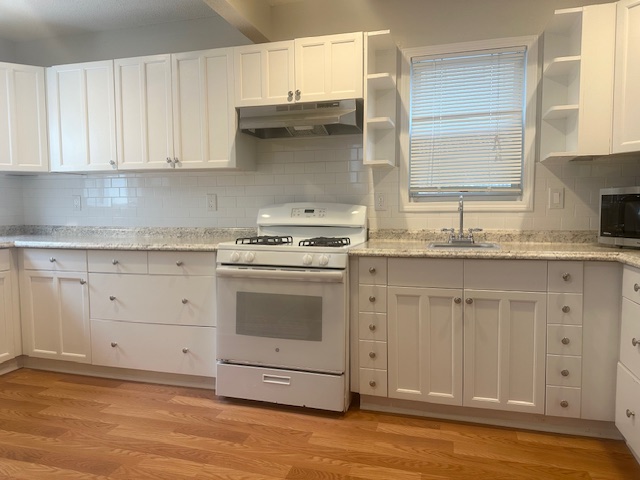 Updated kitchen and dining room in Memphis home for sale