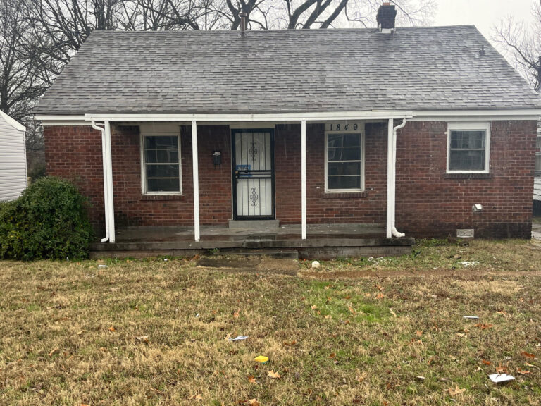 A modern 2-bedroom/1-bath investment property in Memphis for sale. 1,000 square feet, fully remodeled. Vacant and ready for occupancy. Rent comparables indicate potential monthly income of $1,000.00. Priced for sale at $95,000.00.