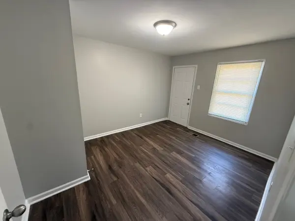 Full Bathroom with Updated Fixtures - Cane Road Memphis 38106