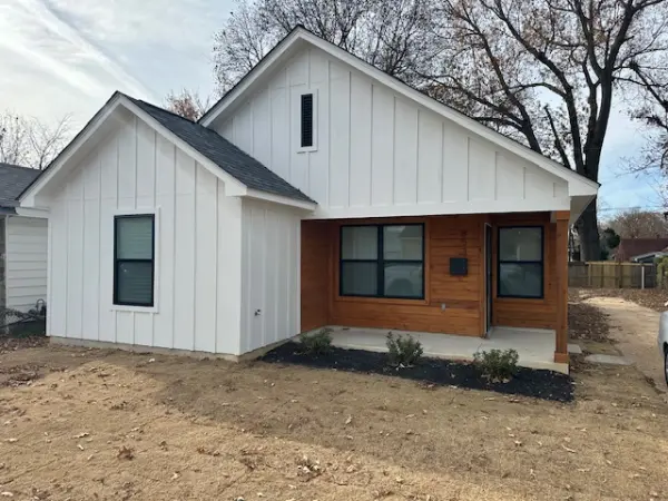 Brand new construction with a 1 year builder warranty. Above market finishes, tile back splash, polished concrete floors, 5 panel doors, Modern lighting, tile & glass showers and modern elevation. House has a tenant waiting to move in at $1795 per month,