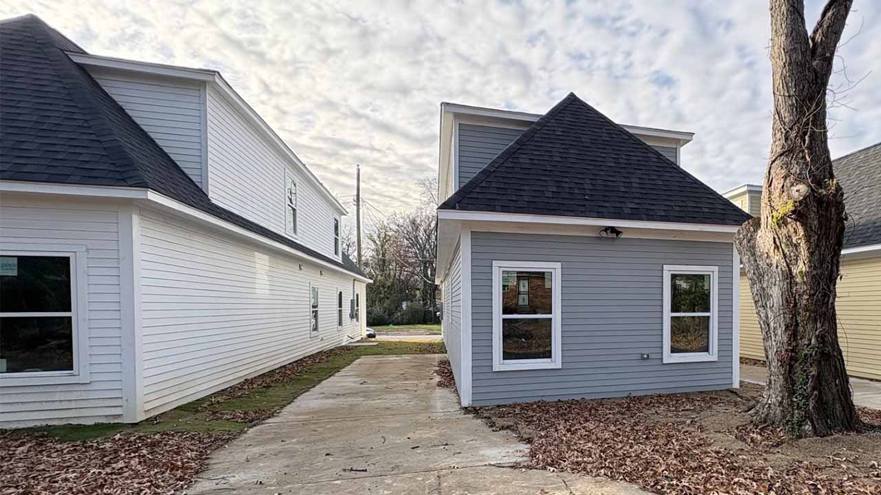 Full bath upstairs with updated tile surround and fixtures